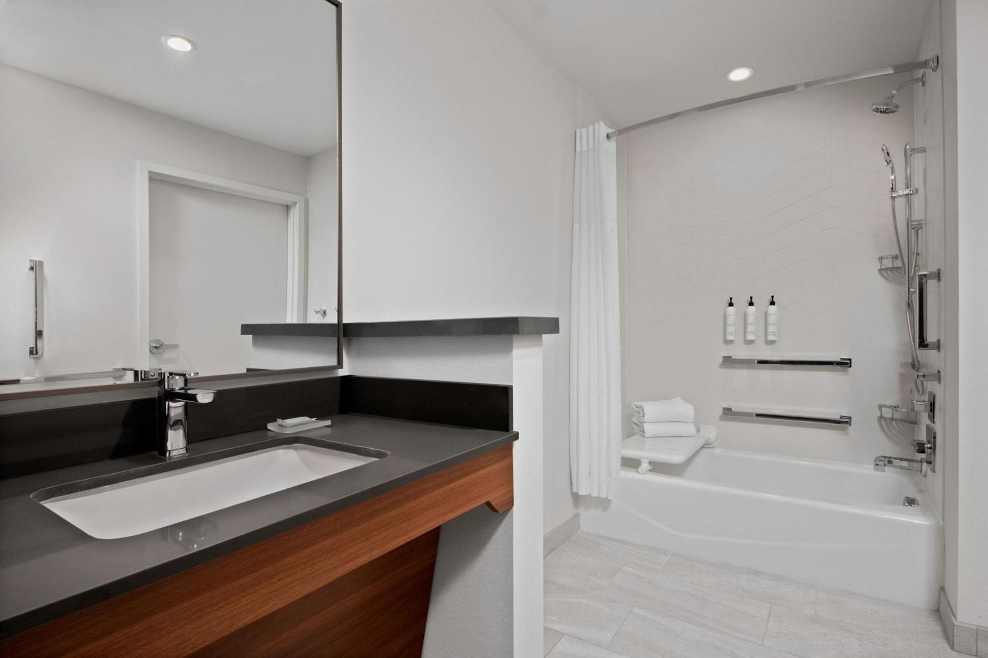 Fairfield By Marriott Inn & Suites Chino Bagian luar foto